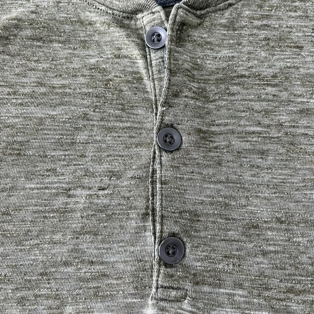 Banana Republic vintage Tee shirt size L made with Linen